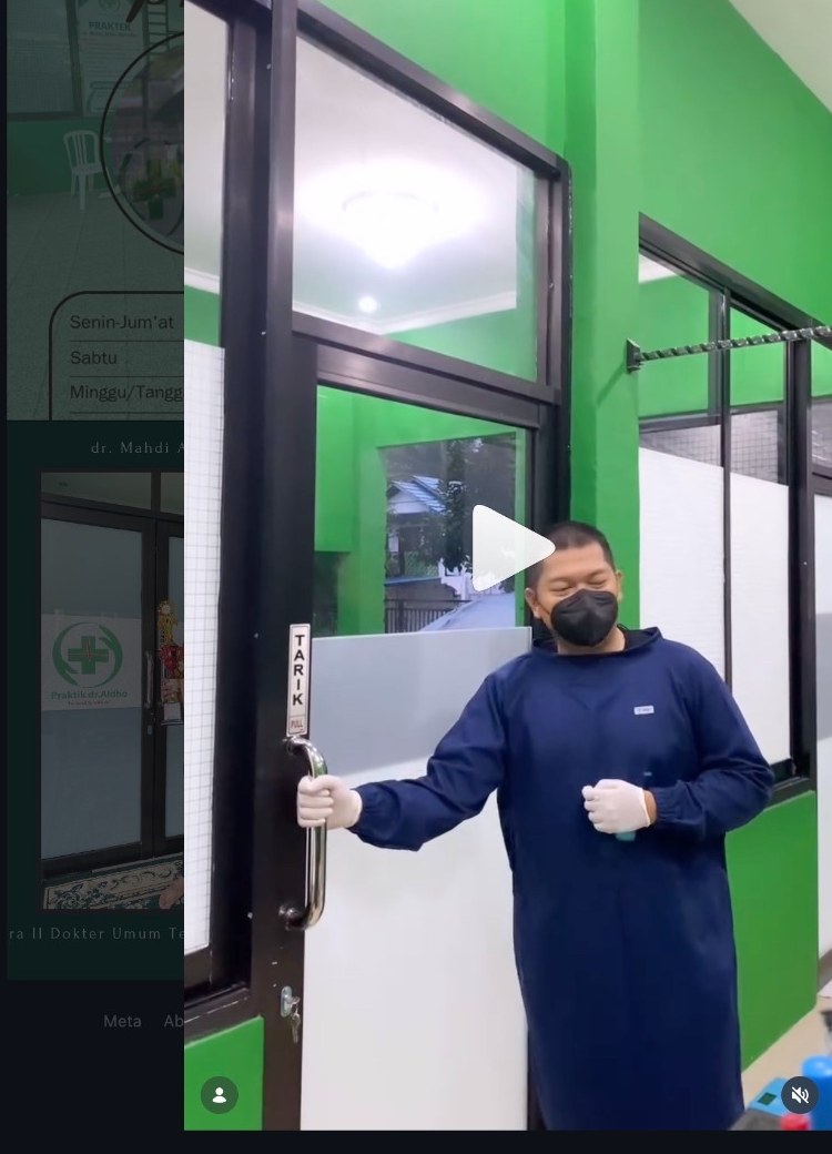 Suasana pintu masuk dan area praktik dr. Aldho